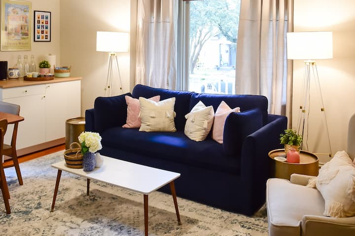 Cast Iron Cottage Suite-Walk to Downtown+Memorial
