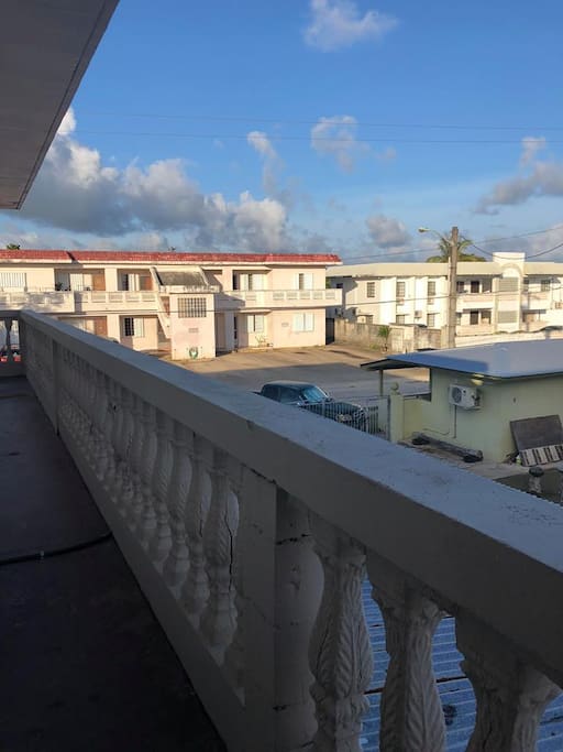 Private entrance/Balcony with breathtaking views of the neighborhood.