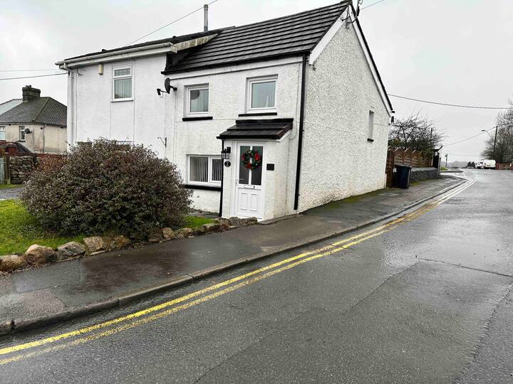 1 Coach House 3 bed period cottage built in 1686 Cottages for Rent