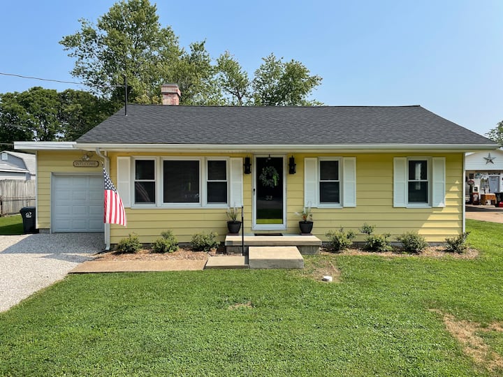 Newburgh Yellow Comfy Cottage