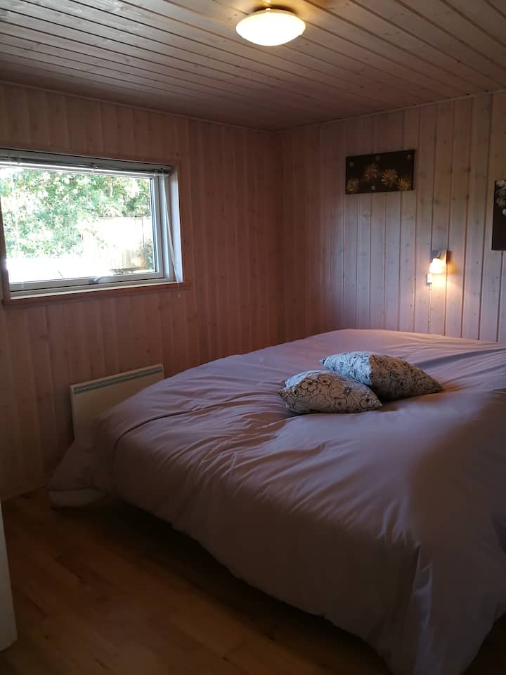 2 - ра спалня. Голямо двойно легло.