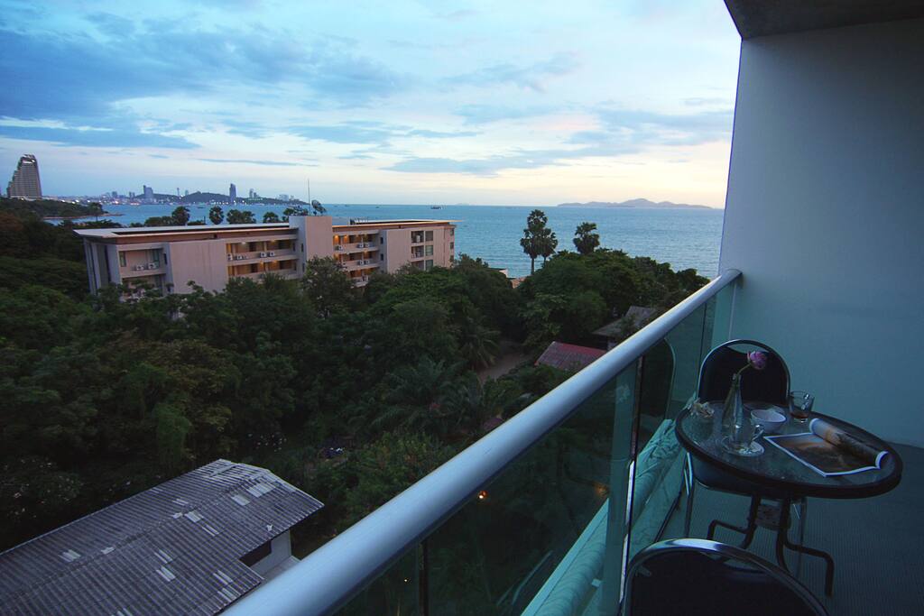 Sea-views with islands and central Pattaya