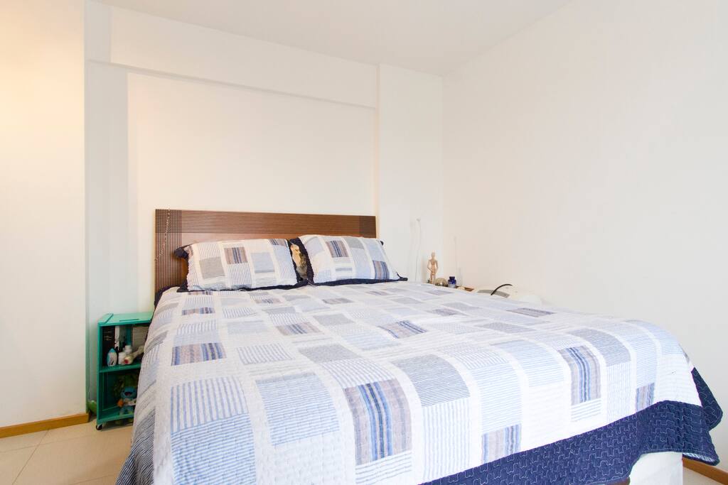 Queen size , kingsdown bed, 4 pillows