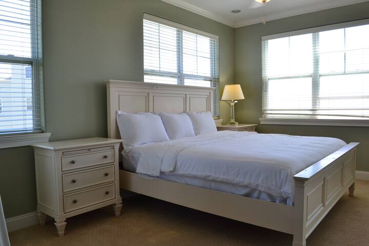 Relaxing Ocean Front Beach Home in Arverne! gallery image 3