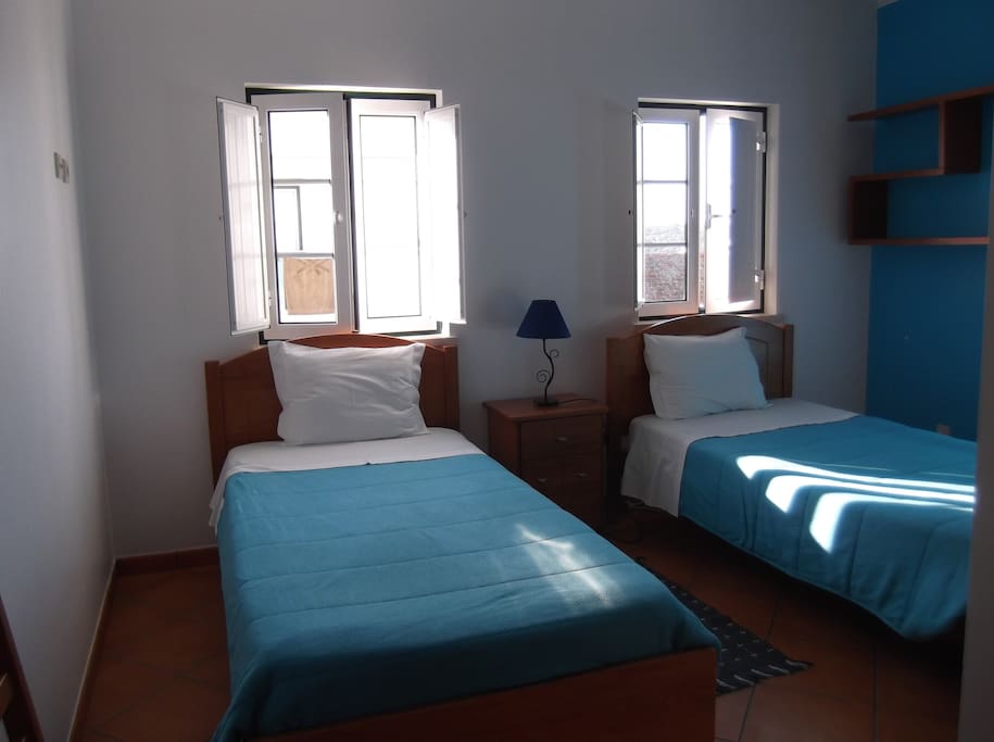 Quarto com 2 camas individuais
