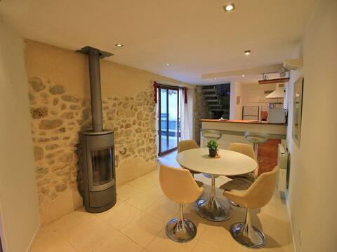 Village house with pool near Narbonne