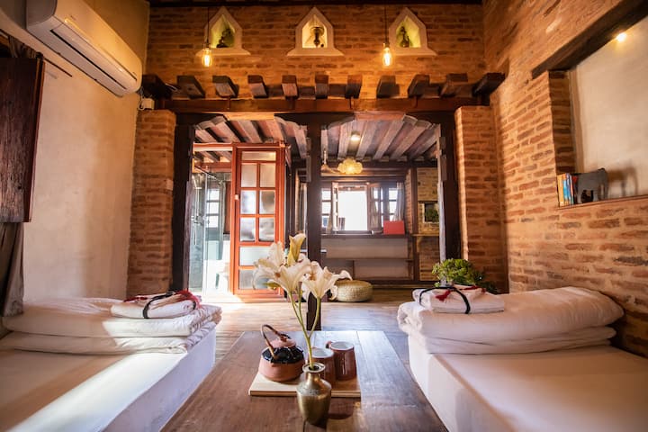 Roof terrace studio - beautiful Newari House Patan