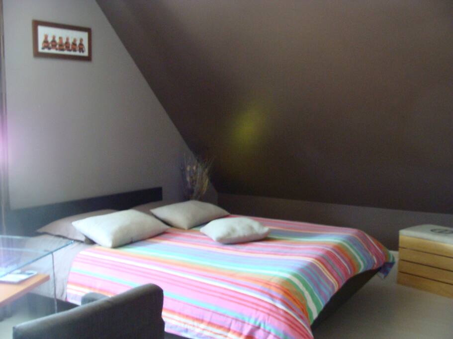 Suite Parentale avec Baignoire Jacuzzi - La Chambre Taupe