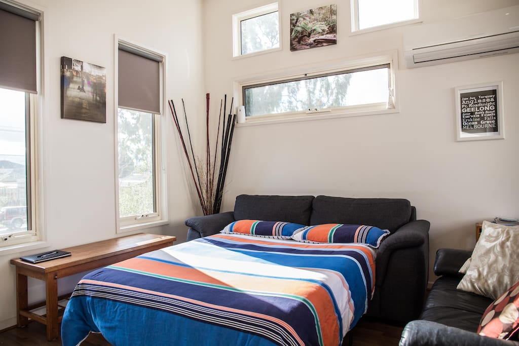 Double fold-out divan (upstairs)