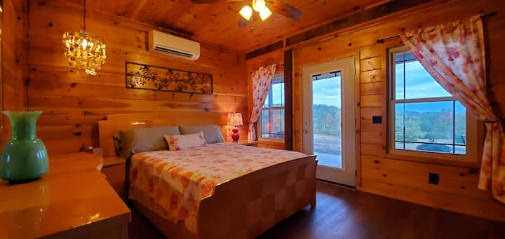 Master Bedroom Queen bed