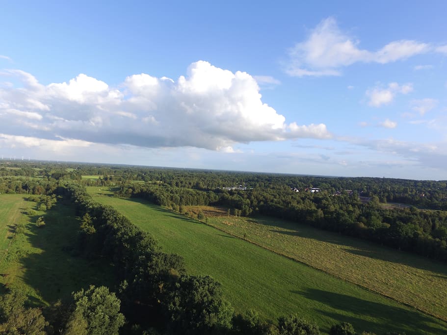 Ausblick über das Hofgrundstück in Richtung Worpswede.