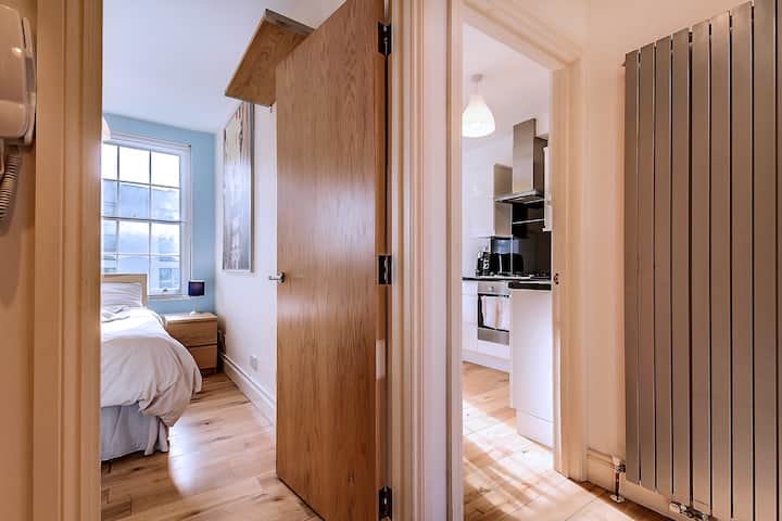 2 Bed Apt W/all Mod Cons Close To Westfield/tube - Twickenham
