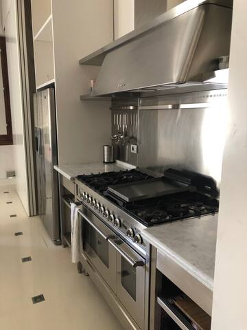 Luxury central apartment with amazing terrace gallery image 5