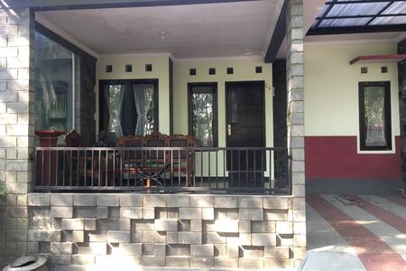Top 20 surabaya villa and bungalow rentals airbnb surabaya, east ...