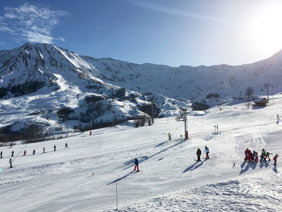 Vue sur la piste depuis le balcon