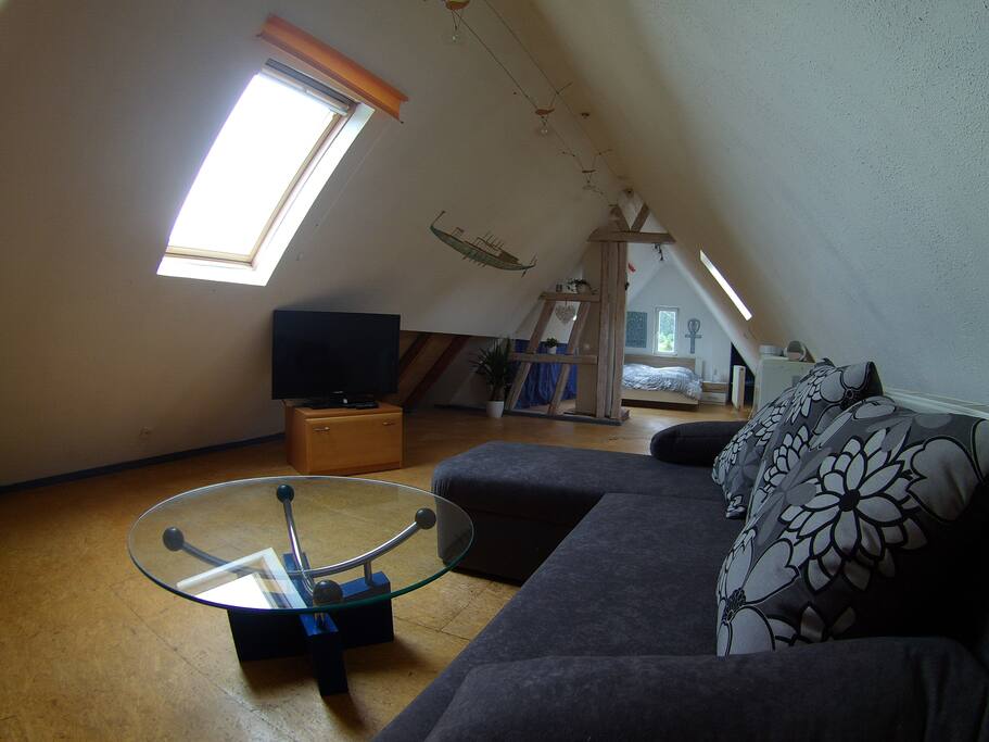 Oberes Dachgeschoss: Wohnzimmer und Schlafzimmer