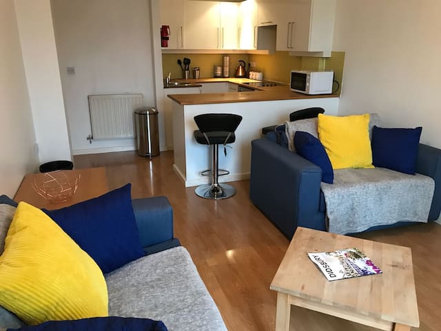 *HEART WARMING* 2 BEDROOM APARTMENT IN DIDSBURY