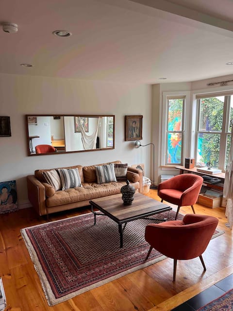 Top performing Airbnb: Casa Balmy Alley in Inner Mission