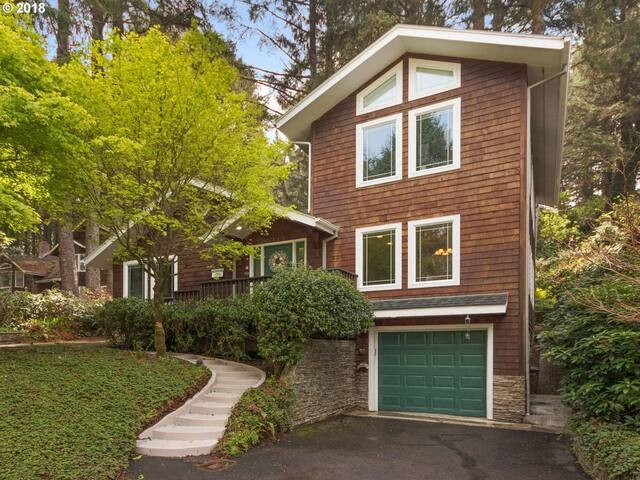 Haystack Beachhouse with Hot Tub