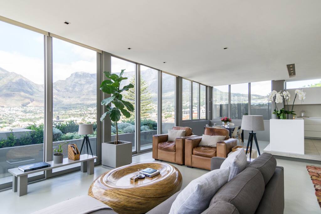 Panoramic view of Table Mountain from your open-plan living and dining area