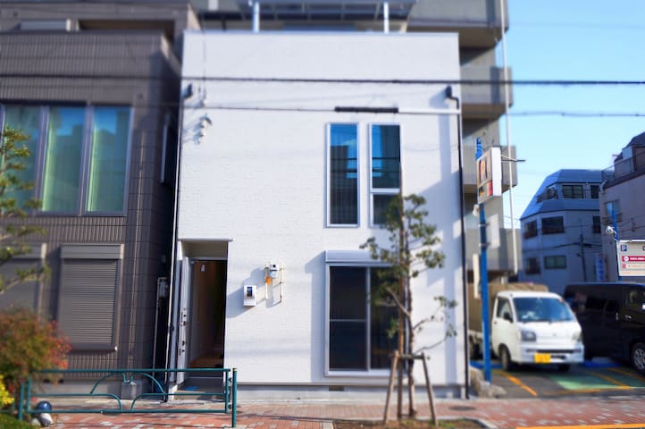 4 mins walk to Asakusa line/SkyTree Asakusa Nearby