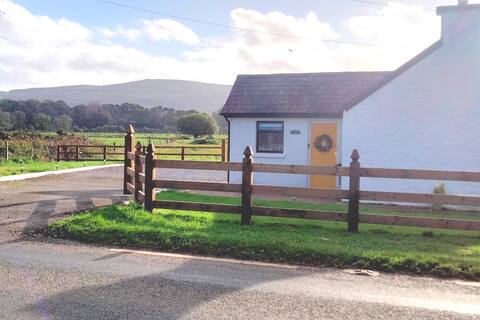 Cosy, country cottage in great location in Cork.