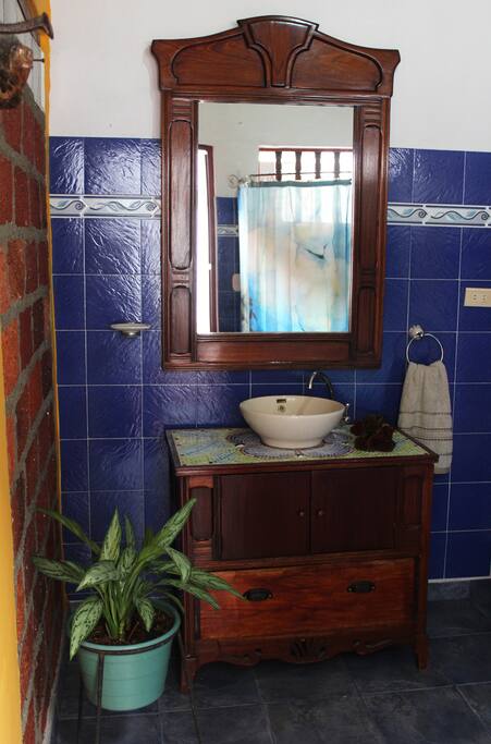 Amplio baño adecuado para cualquier persona, incluso con capacidades limitadas