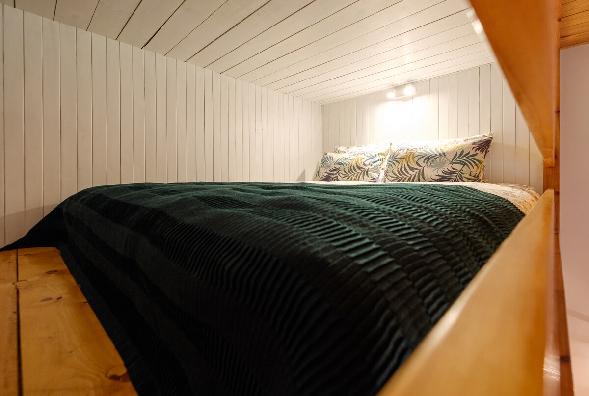 Queen-sized pocket sprung mattress and cotton bedding for quality sleep.