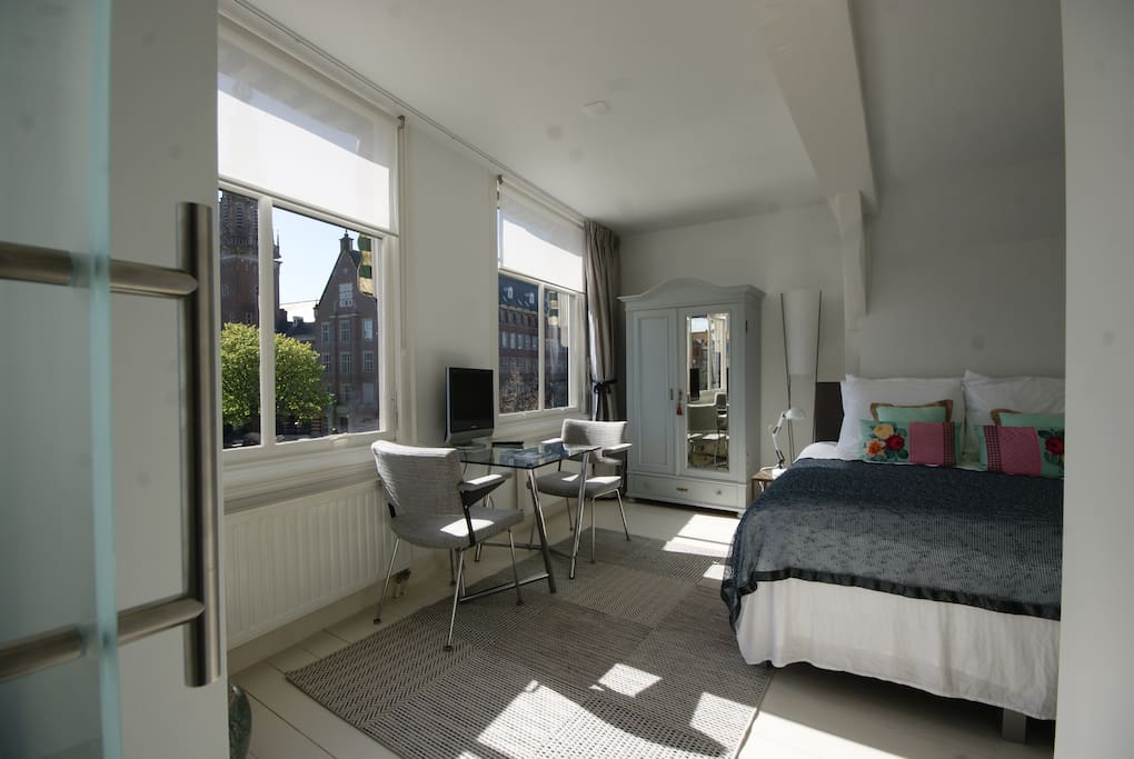 Zonnige kamer met uitzicht op de nieuwe rijn!