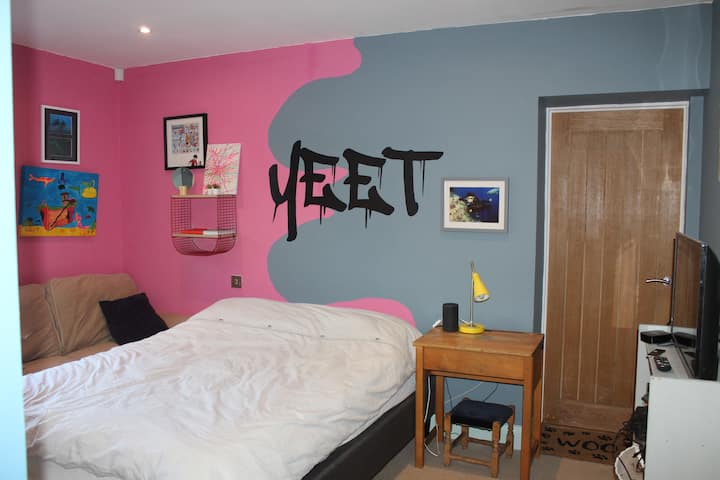 4号卧室设有套内淋浴间。