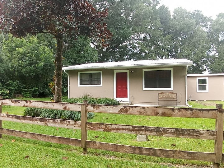 King &Queen Beds Near Silver Springs W.E.C Zipline Houses for Rent in