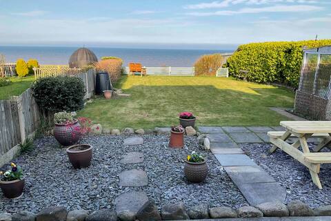 Hornsea cliff top cottage with amazing sea views