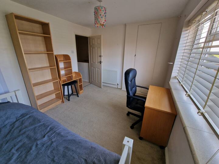 Clean Room in a Clean House Houses for Rent in Great Shelford, England, United Kingdom Airbnb