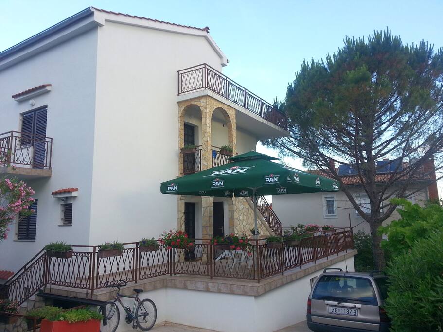 house 'Kamelija' closer