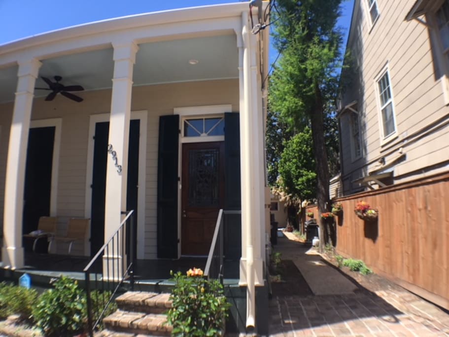 passageway to GUEST COTTAGE