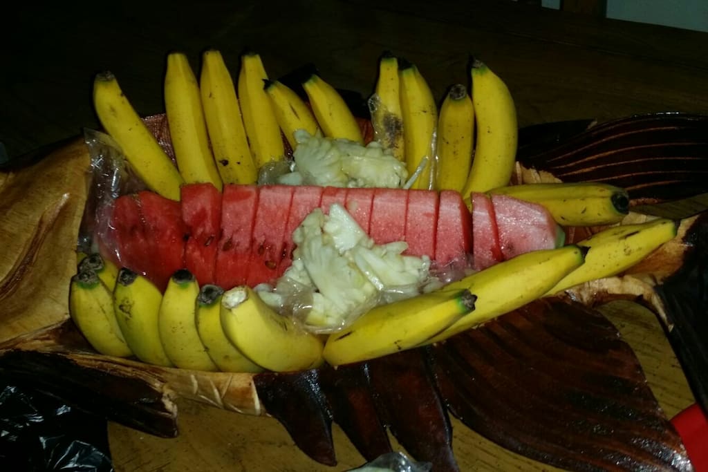 Hosting a group 10 persons with breakfast tropical fruit centipede at Vacation Calcium Villa