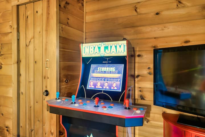 Lower Level | NBA JAM Arcade | Roku TV | Double Bed | Deck Access | Attached Bathroom | Other Games