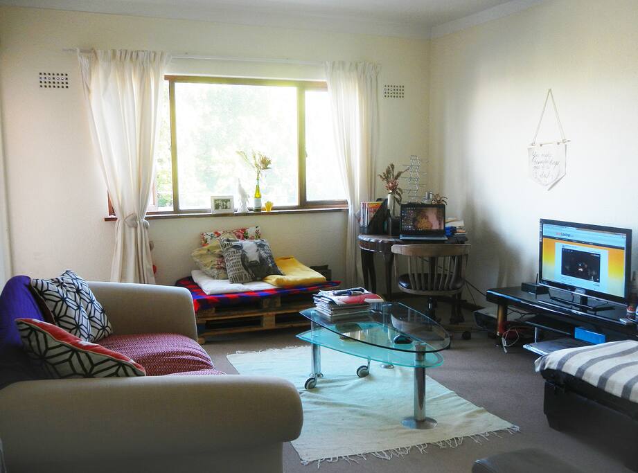 Sunny, airy and vibrant living room!