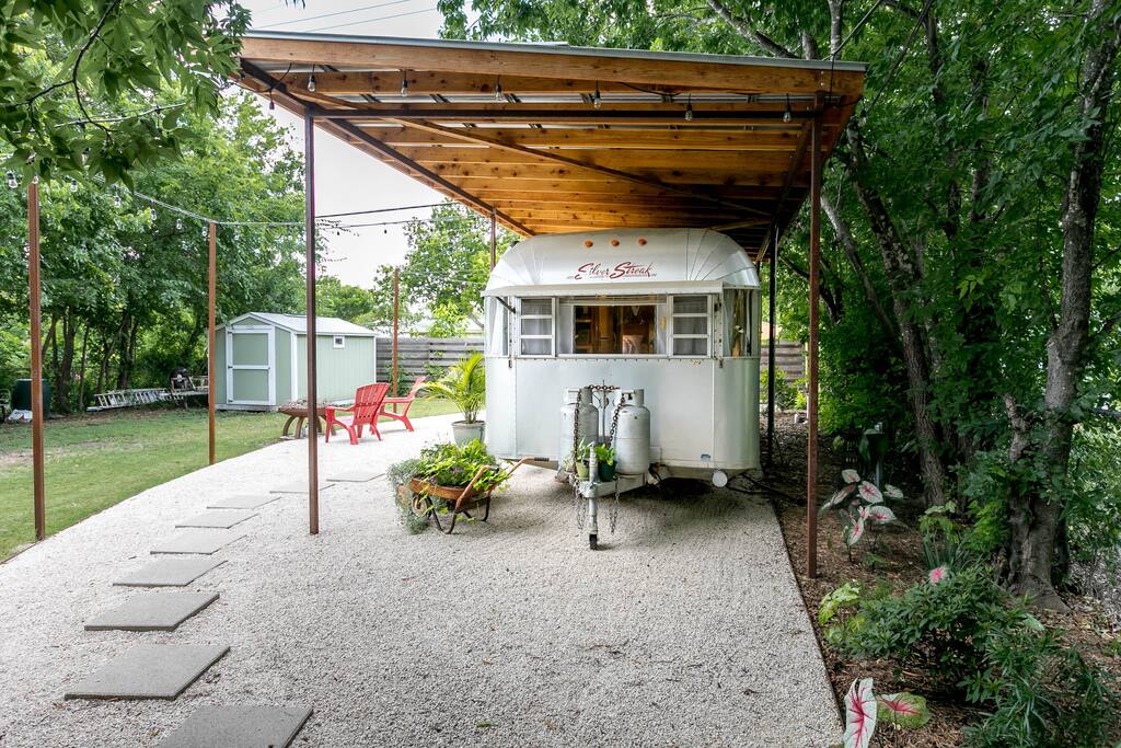 You have a private entrance to the trailer. Come and go as you please!