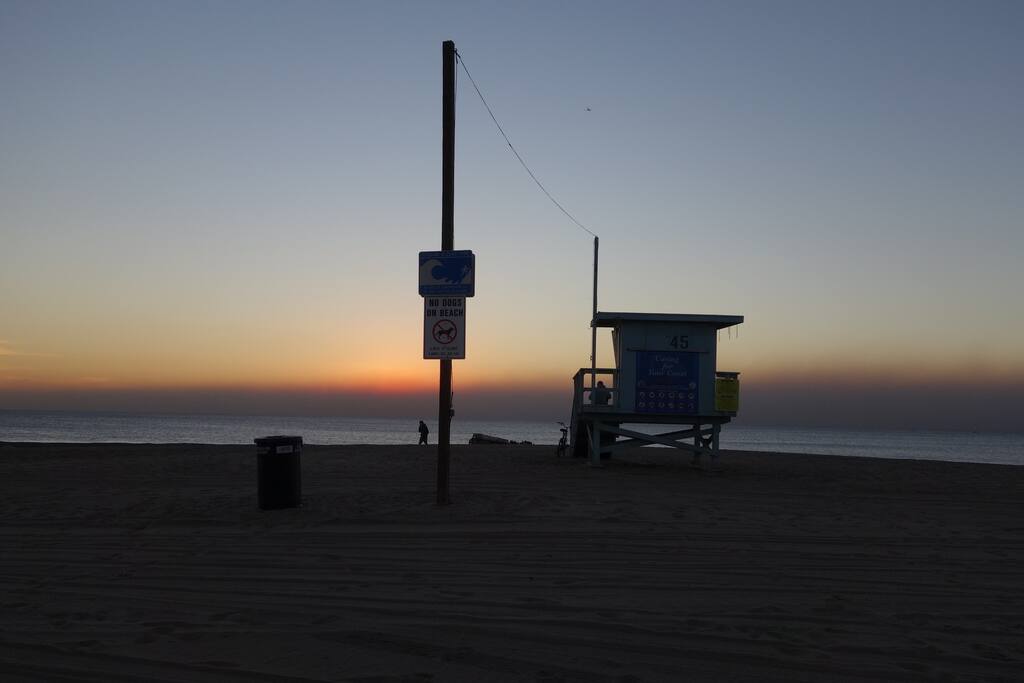 3 blocks to the beach!