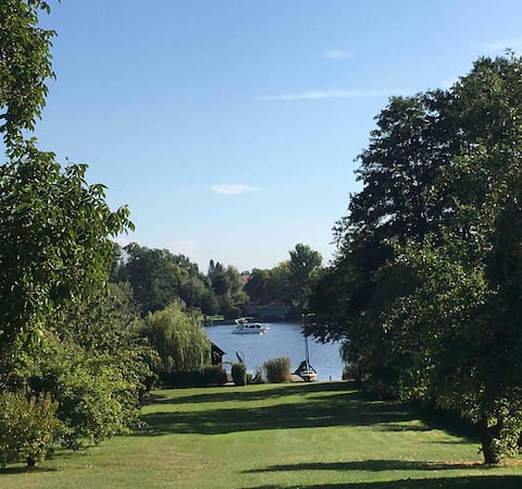 Popular Airbnb listing: „House on the lake“ in Mirow