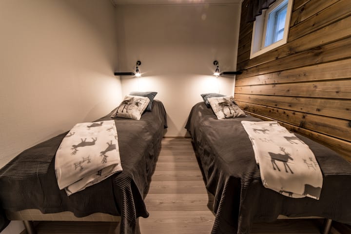 Bedroom 3 downstairs.

Decoration pillows might be a different color than shown in the photo.