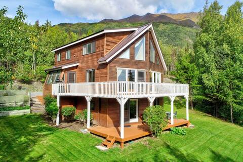 Eagle's Haven - Entire Cabin 6 bd w/ 2 LivingAreas