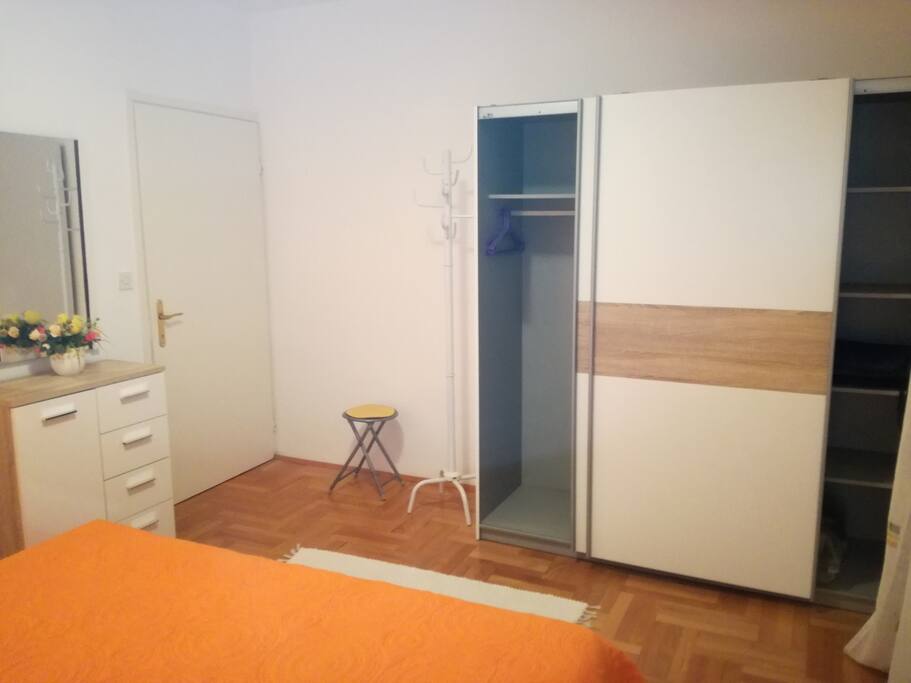 Schlafzimmer 2