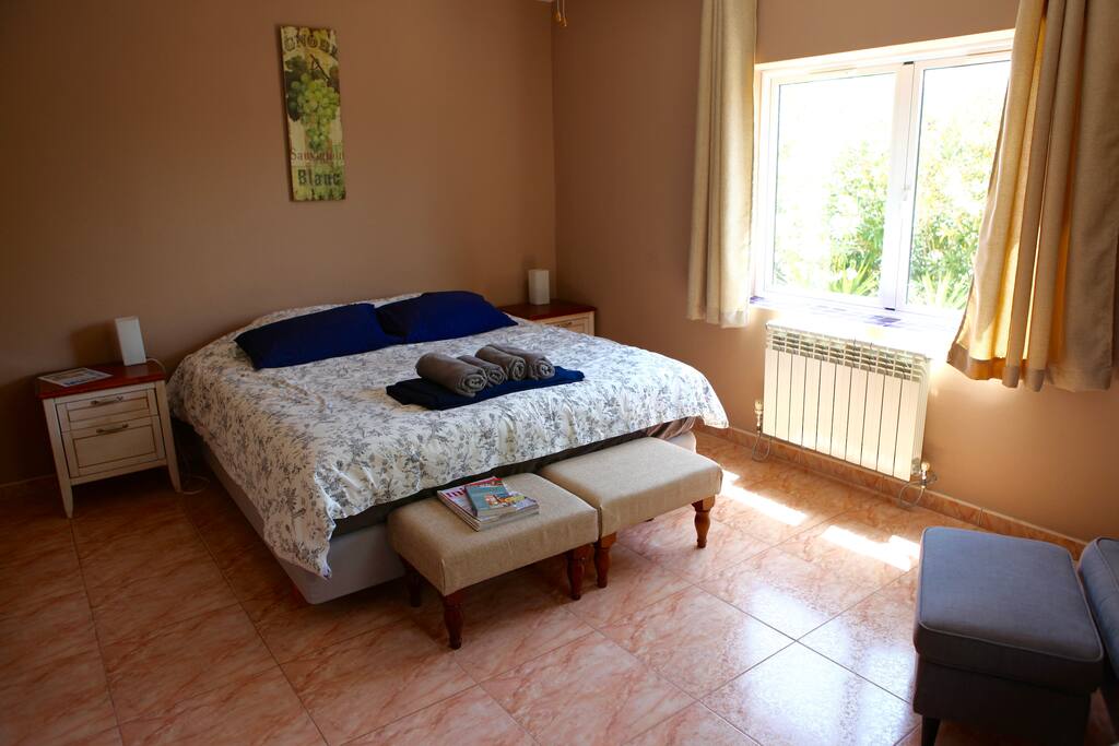 Kingsize bed