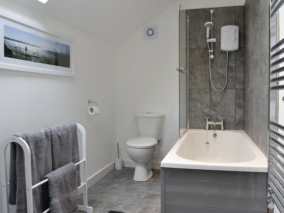 Main bathroom