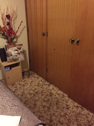 Double bed bathroom toilet shepp