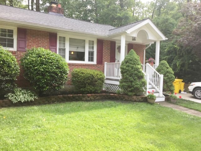 Stylish, Totally Private Studio Apt.Close to BWI.
