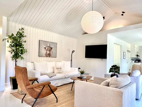 DT | Sleeps 10 | Foosball | Grill | Firepit