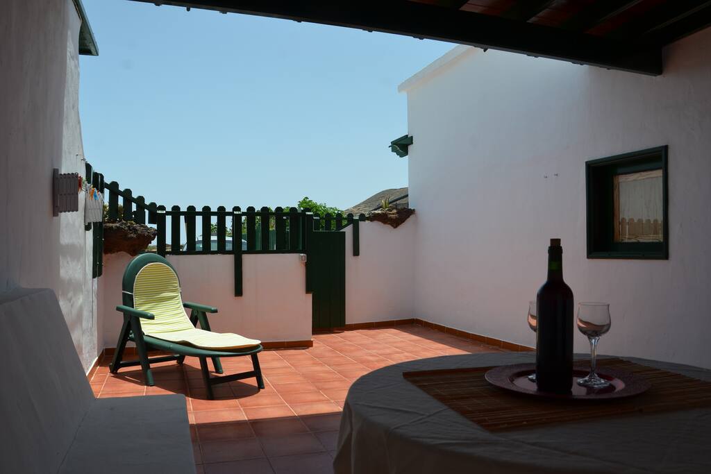 Terraza y entrada